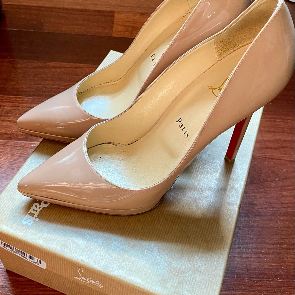 Authentic Louboutin Pigalle Plato Pointy Toe Pump Size 40.